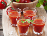 In deze hoeveelheden verminderen tomatensap en wortels de kans op borstkanker