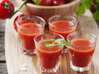 In deze hoeveelheden verminderen tomatensap en wortels de kans op borstkanker