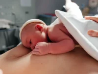 Huid-op-huidcontact na de geboorte essentieel